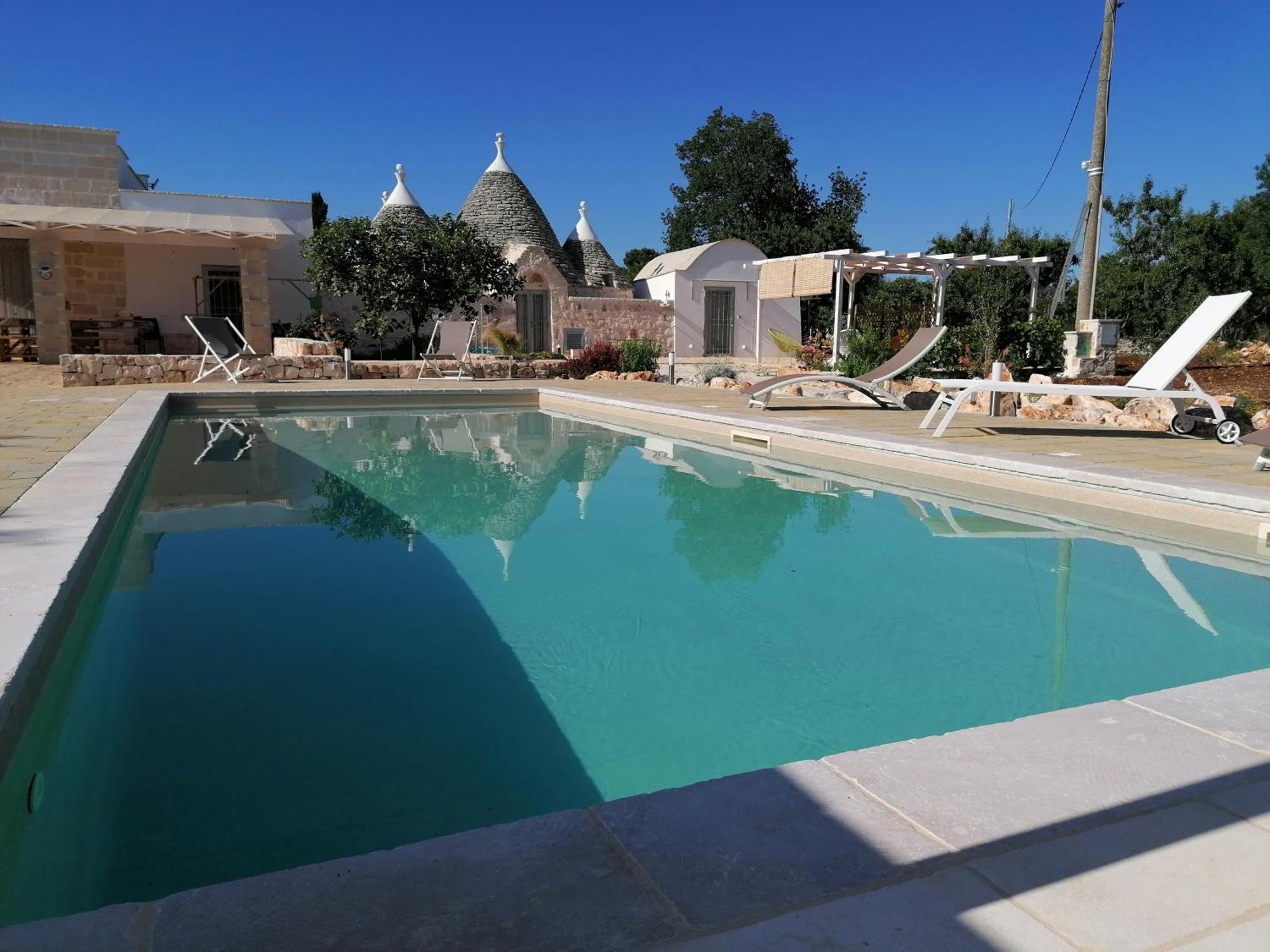 Trullo Del Sol Guest House Челие Месапика Екстериор снимка