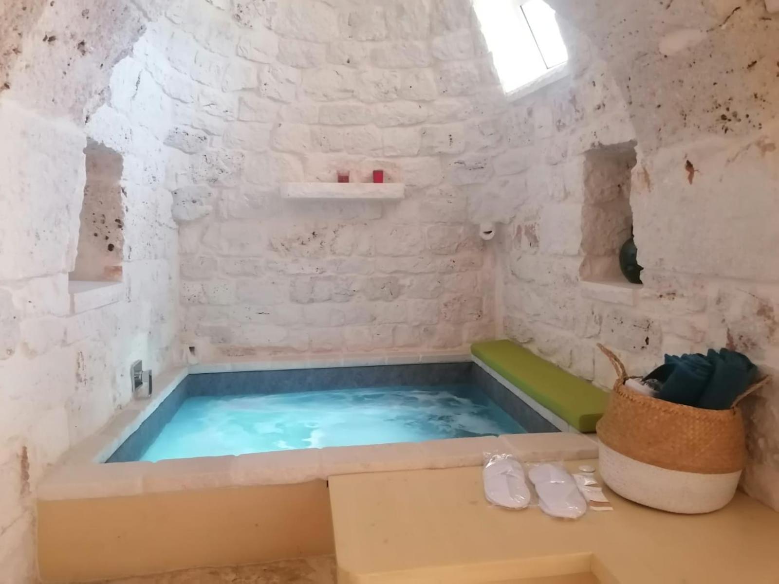 Trullo Del Sol Guest House Челие Месапика Екстериор снимка